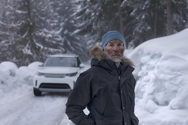 11 Land Rover Defender in de sneeuw groningen
