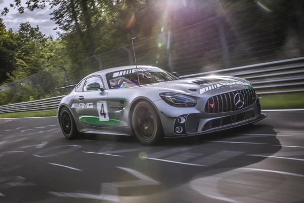 Mercedes-AMG GT4 legt eerste raceronden af op Nürburgring-Nordschleife