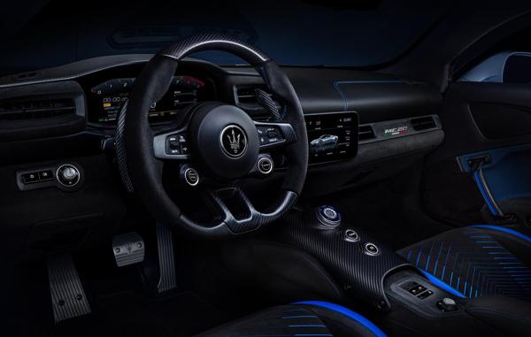 36 Maserati MC20 interior