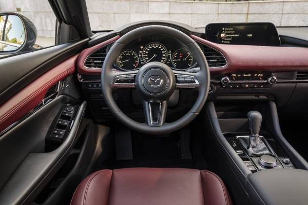 Mazda3 Skyactiv X interior HB red10