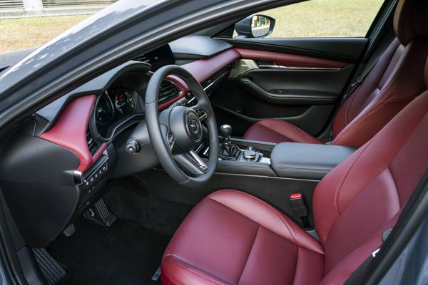 Mazda3 Skyactiv X interior HB red12