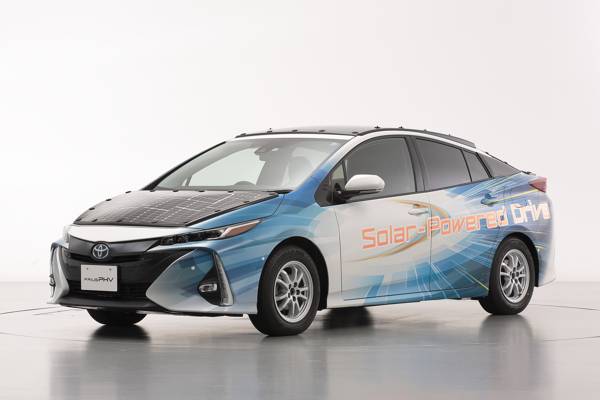 Toyota test deels op zonne energie rijdende Prius groningen 04