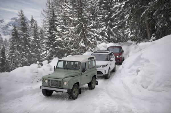 05 Land Rover Defender in de sneeuw groningen