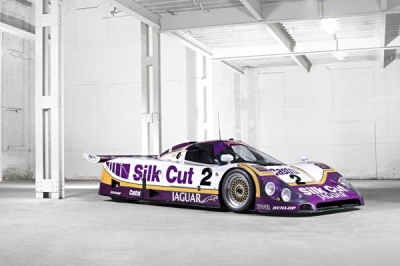 Andy Wallace met Jaguar XJR-9 in actie op Historic Grand Prix Zandvoort