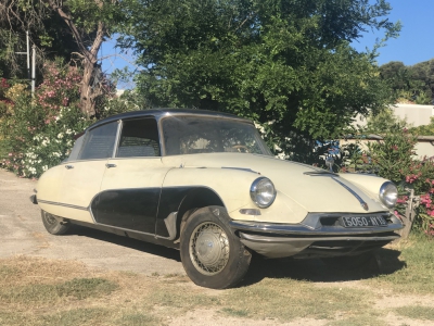 Zeldzame schuurvondst: 58 jaar in een schuur bewaarde Citroën DS uit 1956 met slechts 40.000 km