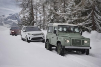 Land Rover viert 70ste verjaardag met reusachtige schets en 'World Land Rover Day'